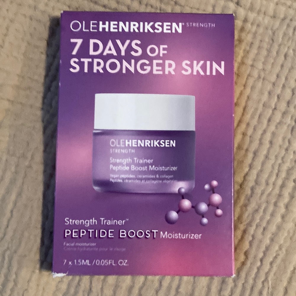 Ole Henriksen strength trainer Peptide boost moisturizer 7 days sample kit.